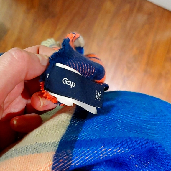 Gap plaid scarf - Picture 3 of 3